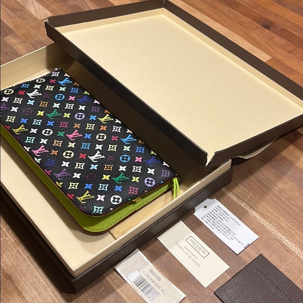 LOUIS VUITTON -NWOT-Zip Around Wallet-Multicolored